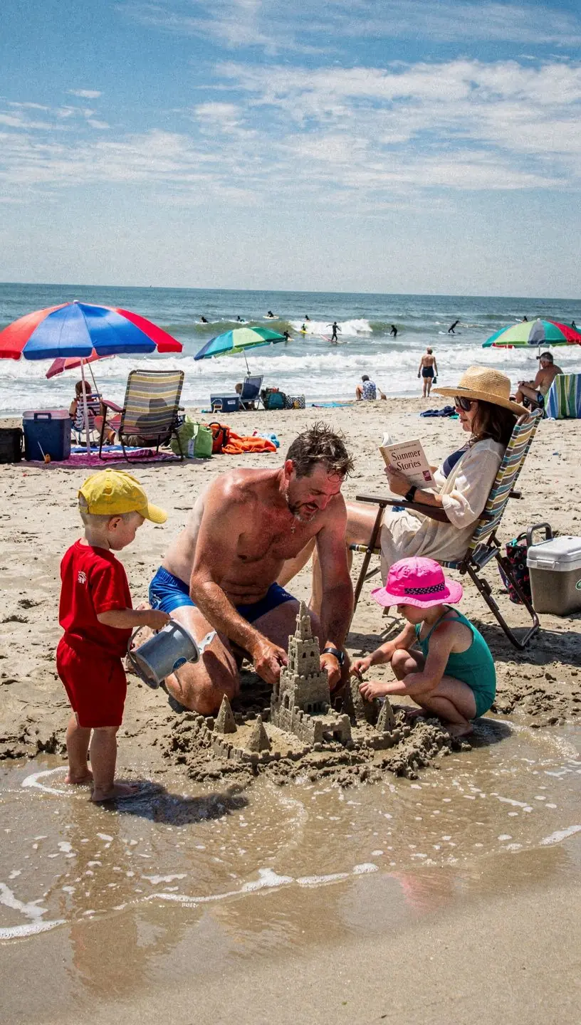 Widok na tętniące życiem ulice Nowego Jorku z turystami zwiedzającymi miasto.